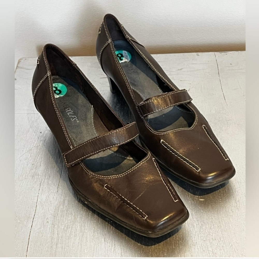 AEROSOLES Relatch Mary-Jane Style Leather Stacked Heel Pumps Chocolate Brown